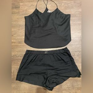 Victoria secrets satin pajama set (XL)